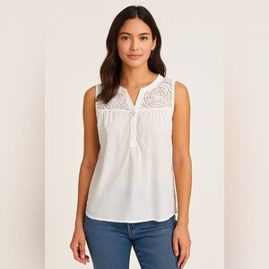 NEW- NWT Chaudry White Sleeveless Eyelet Blouse | Size S